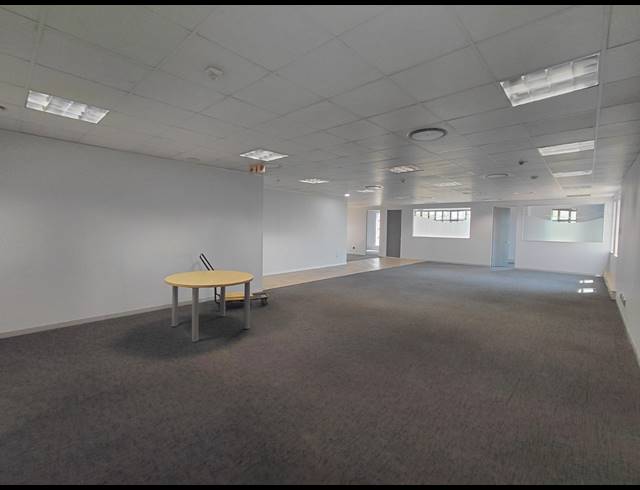 164M² OFFICE TO LET IN BRYANSTON